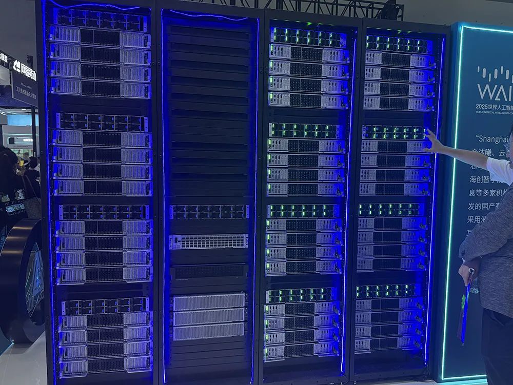 人工智能大會(huì)盛況空前 軟硬件技術(shù)深度解析與未來(lái)展望