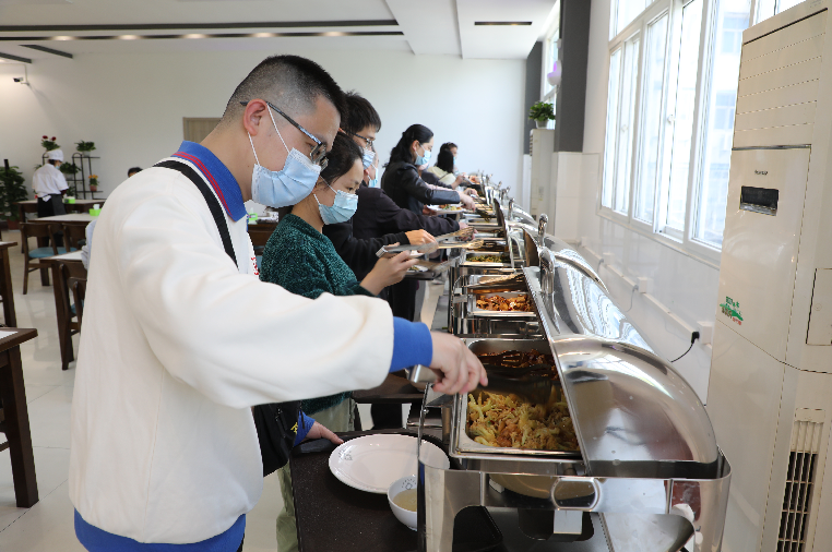 紅安縣人民醫(yī)院職工食堂自助餐正式開餐 打造暖心餐飲新體驗(yàn)